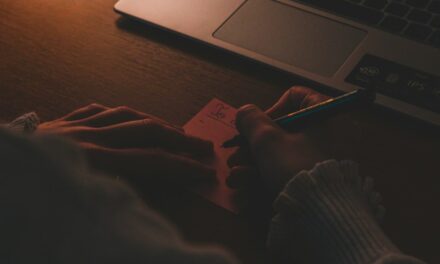 完美主義不是自律，是傷害：完美的對立面不是「爛」，是「真實」