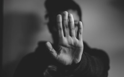 得寸進尺效應：為什麼答應一次小忙，之後越來越難拒絕？