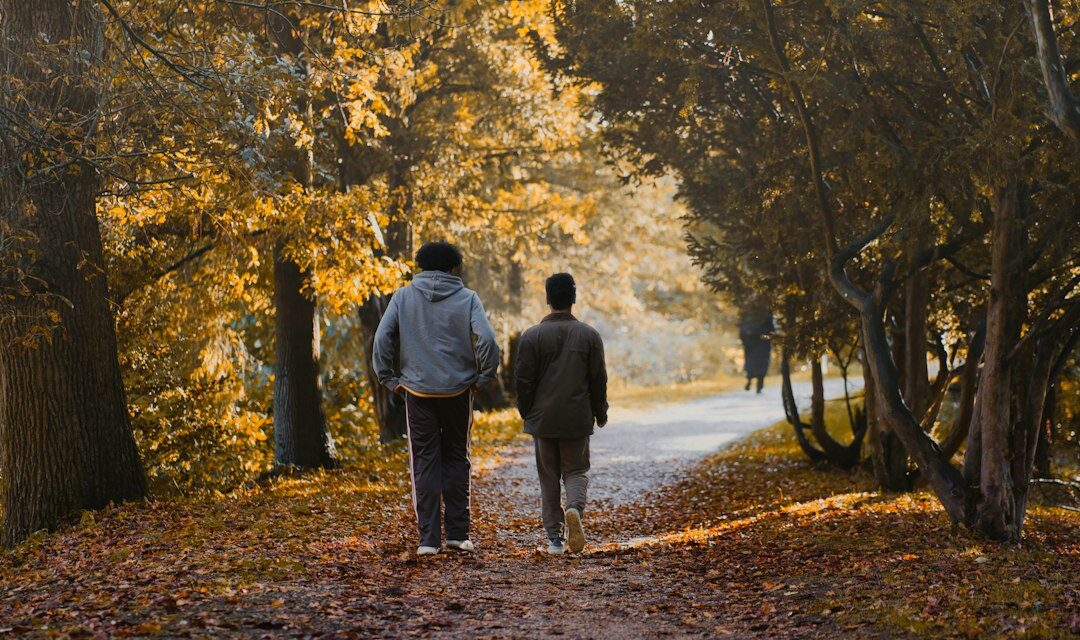哈佛追蹤 80 年的幸福研究：讓人健康快樂的不是錢，而是「關係」