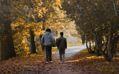 哈佛追蹤 80 年的幸福研究：讓人健康快樂的不是錢，而是「關係」