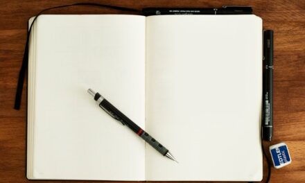 書寫療癒有科學根據：Pennebaker 表達性書寫研究，為什麼「寫下來」比「等時間沖淡」更有用